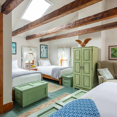 Old Stagecoach Inn Уотърбъри Екстериор снимка