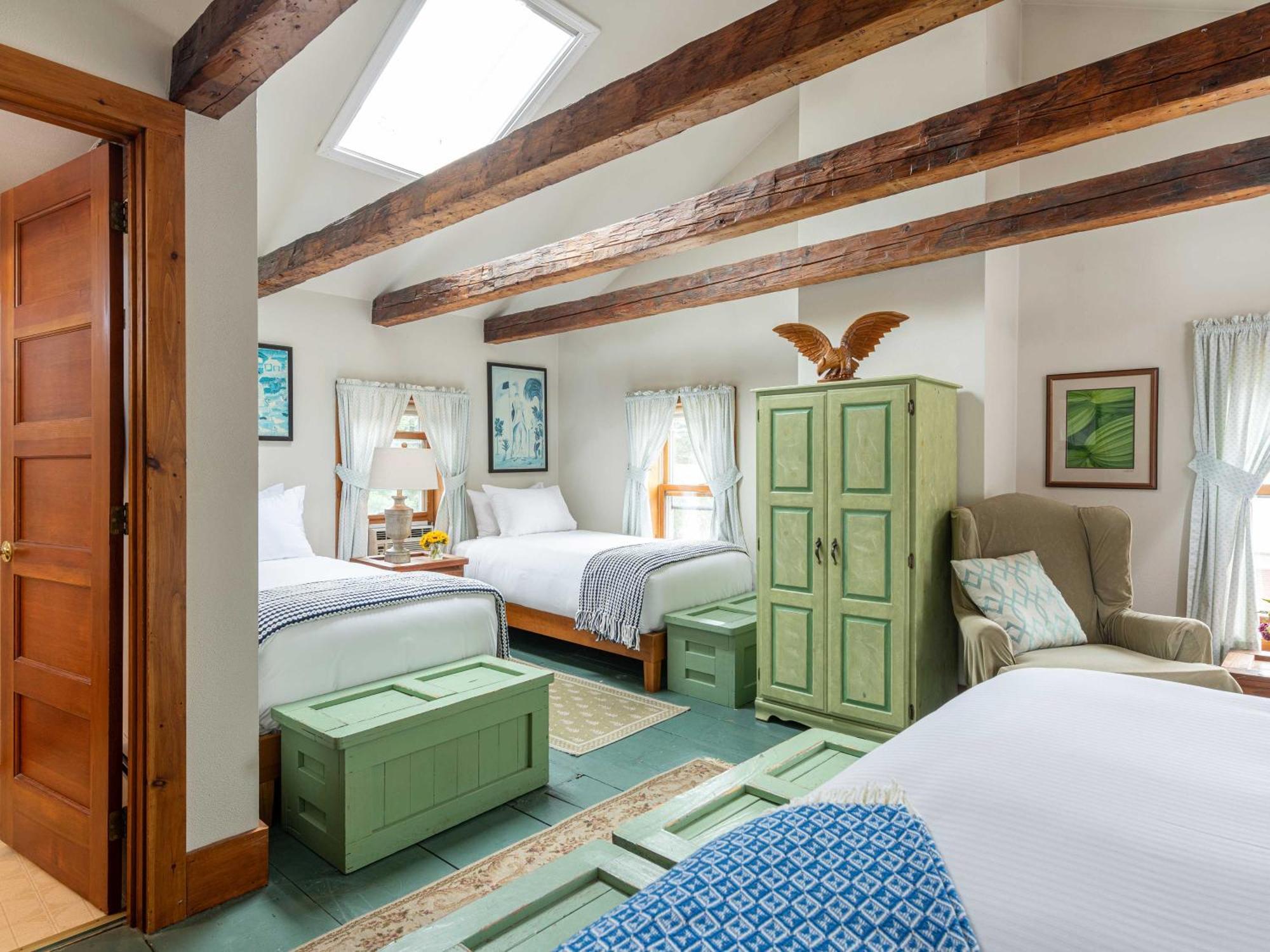 Old Stagecoach Inn Уотърбъри Екстериор снимка