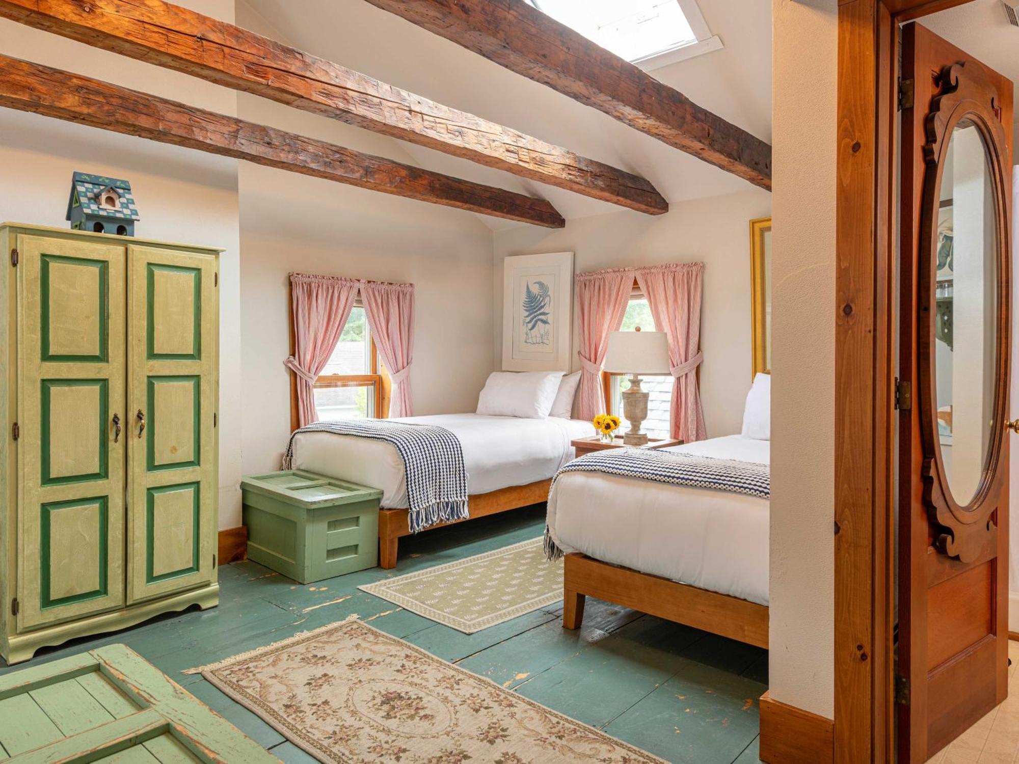 Old Stagecoach Inn Уотърбъри Екстериор снимка