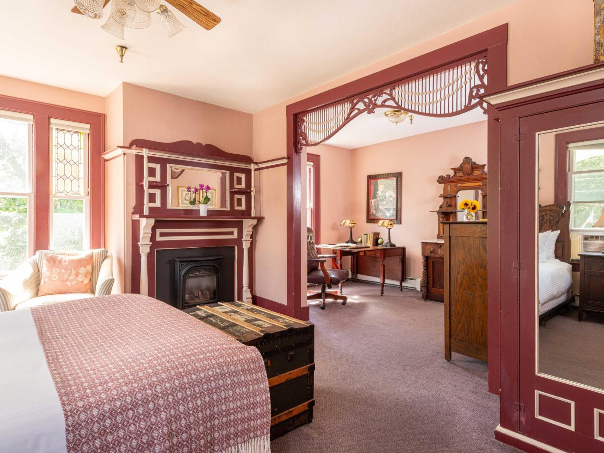 Old Stagecoach Inn Уотърбъри Екстериор снимка