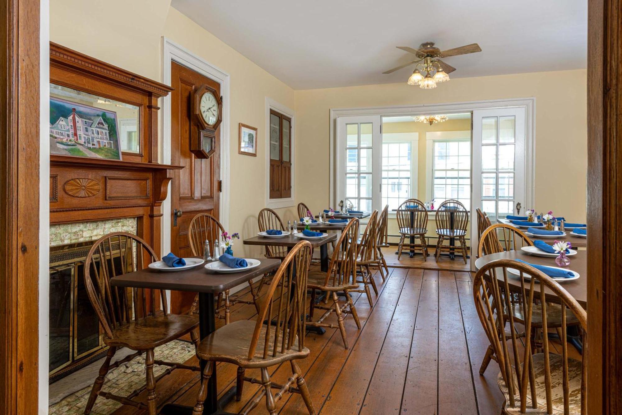 Old Stagecoach Inn Уотърбъри Екстериор снимка