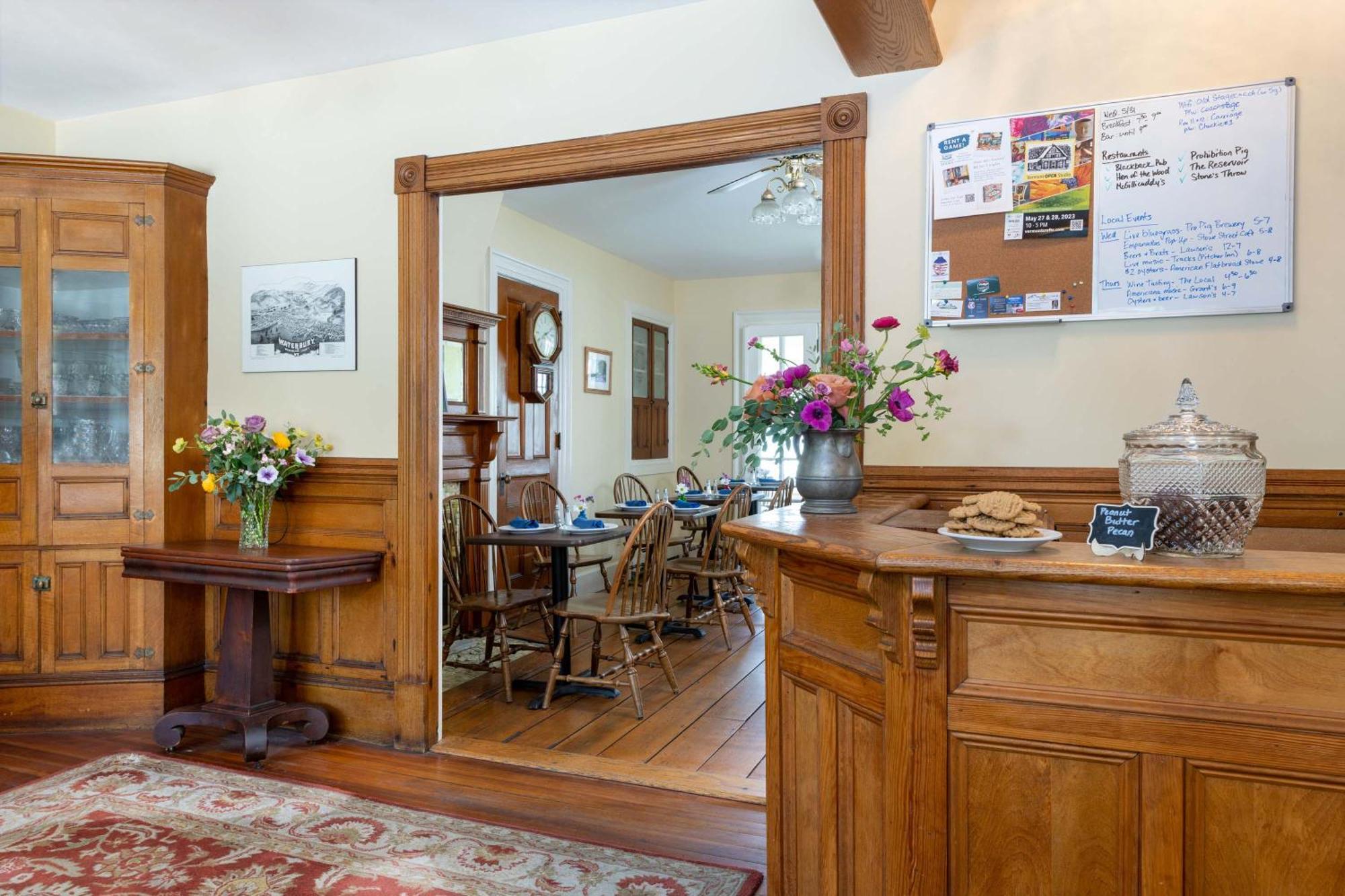 Old Stagecoach Inn Уотърбъри Екстериор снимка